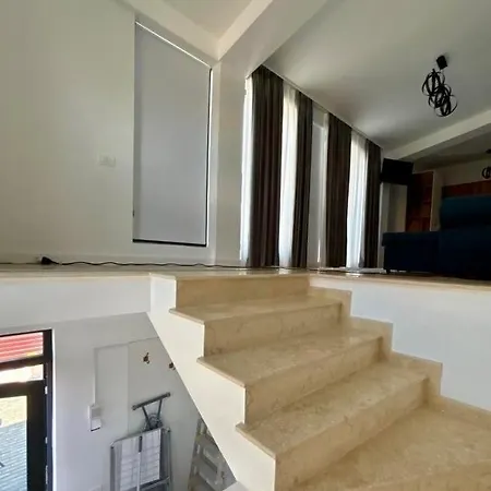 Astoria House